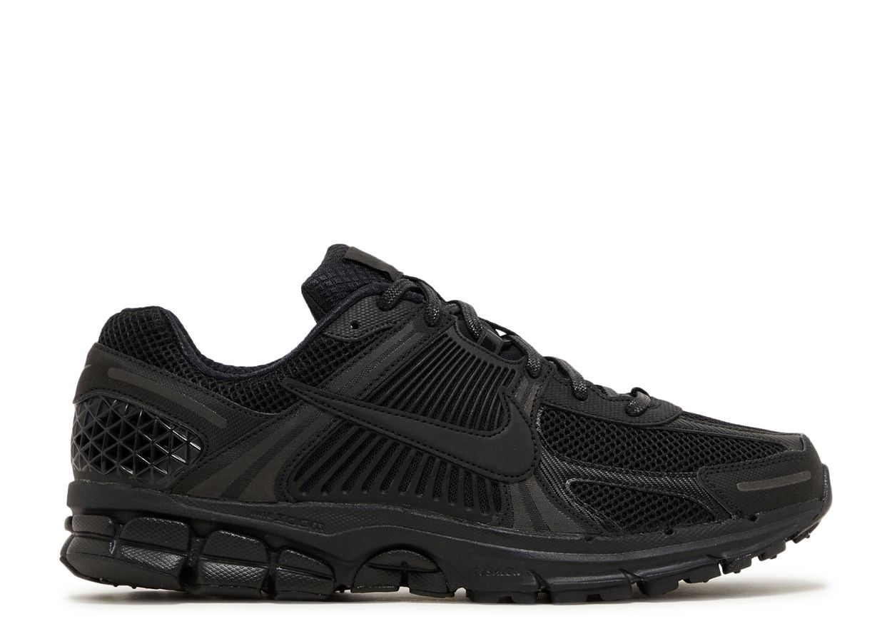 Vomero 5 Triple Black